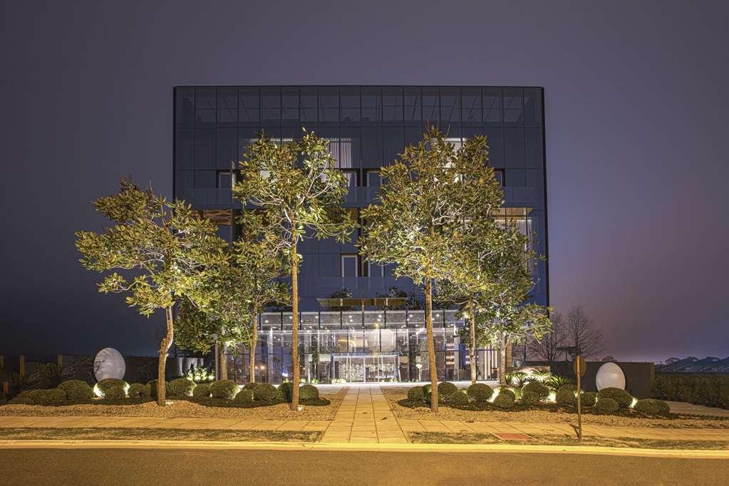 Suryaa Hotel Pinhais, Curio Collection By Hilton Kültér fotó